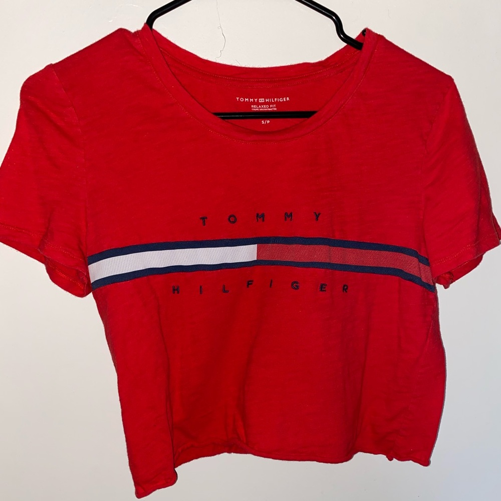 Red Cropped Tommy Hilfiger Tee